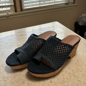 Very Nice Baretraps Sandals. Size 7.5.